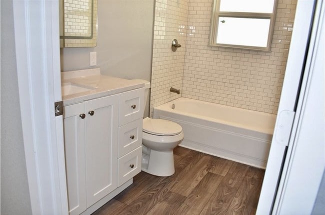 Building Photo - 110 N Bell St