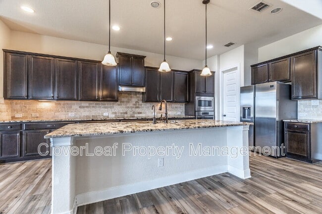 Building Photo - 908 Sussex Cove