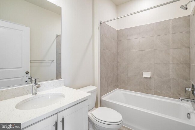 Building Photo - 421 Ensemble Wy