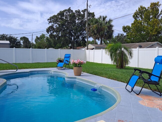 Building Photo - 3 BEDROOM POOL HOME OASIS IN FLORIDA SHORES EDGEWATER