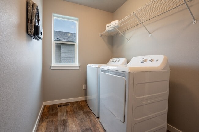 Building Photo - 6529 N Descartes Dr