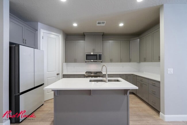 Building Photo - Welcome to Your Dream Home!