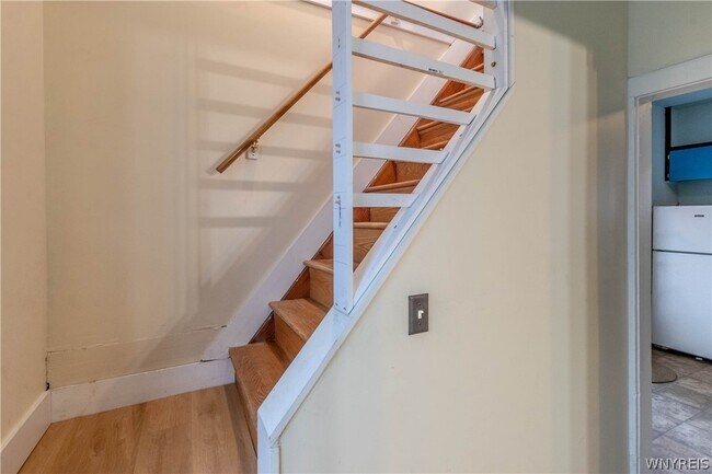 Building Photo - 107 Hawley St