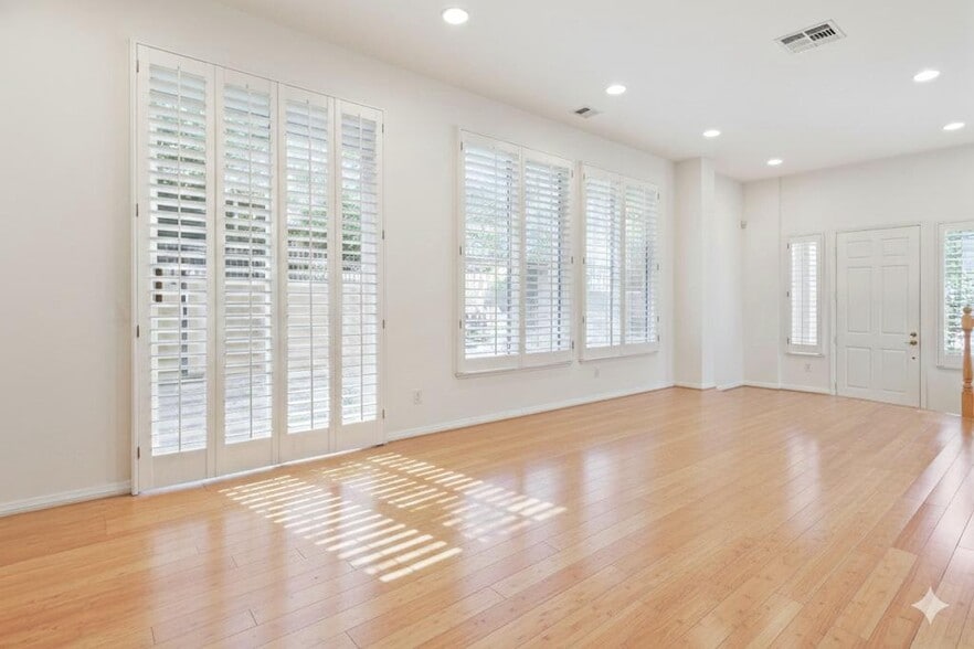 Unfurnished with AI - 8010 Gilman Ct