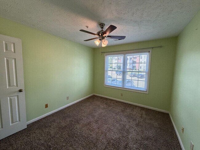 Building Photo - 341 Waterdown Dr