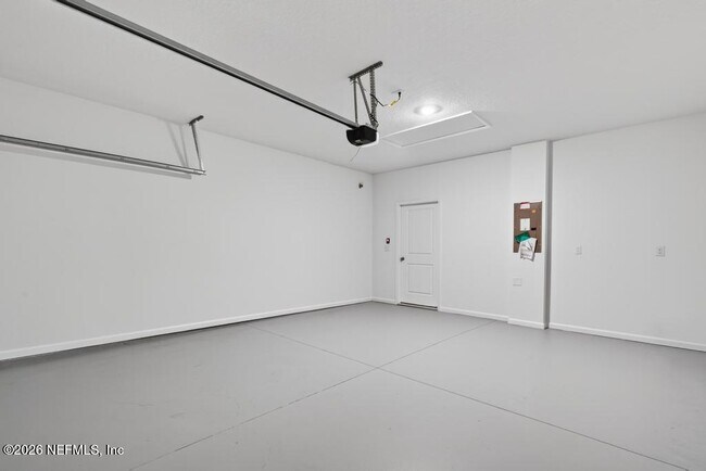 Building Photo - 368 Woods Ln