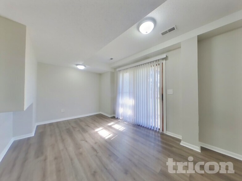 Building Photo - 8835 NE 73rd Ct