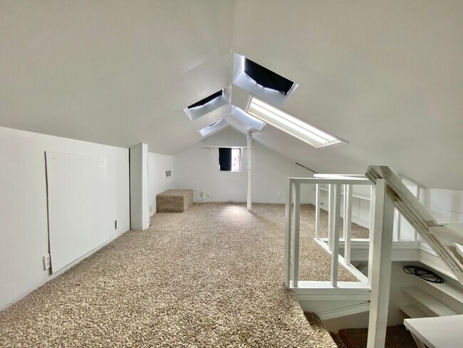 Building Photo - PRE LEASING NOW - AVAILABLE 7/14