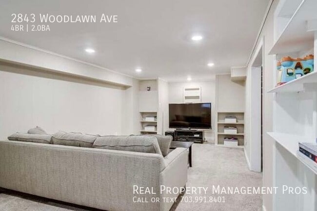 Building Photo - 2843 Woodlawn Ave