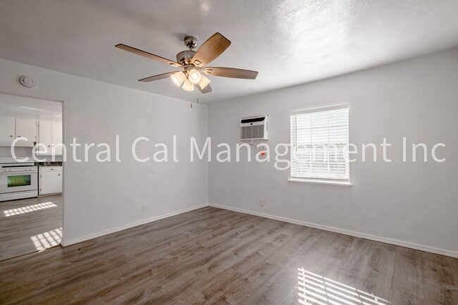 Building Photo - 2 Bedroom/1 Bath Home - $1395 Per Month!
