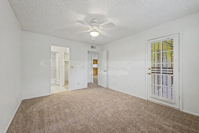 Building Photo - 4050 E Cactus Rd