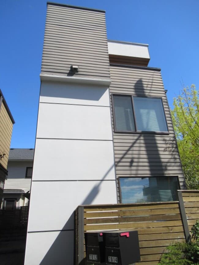 Building Photo - 3bd/2.5ba Seattle Townhome