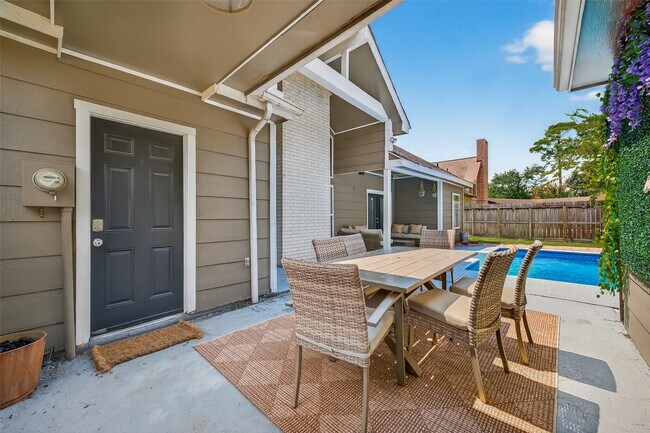 Building Photo - 5310 Holly View Dr