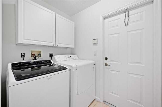 Building Photo - 4190 SW Utterback St