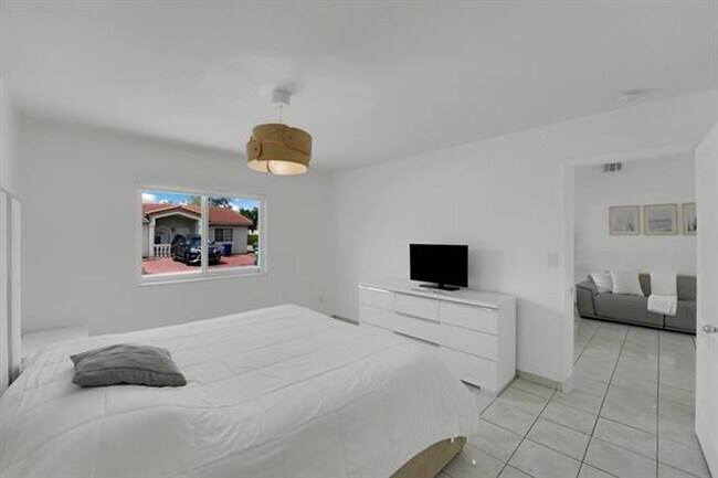 Building Photo - 17255 NW 72nd Ct