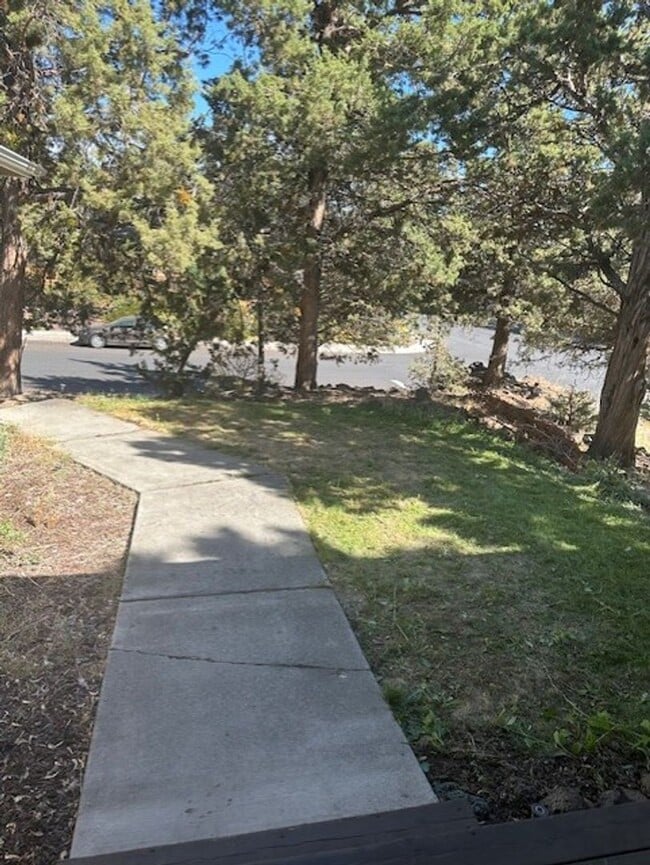 Building Photo - Single level home close to Mt View High School