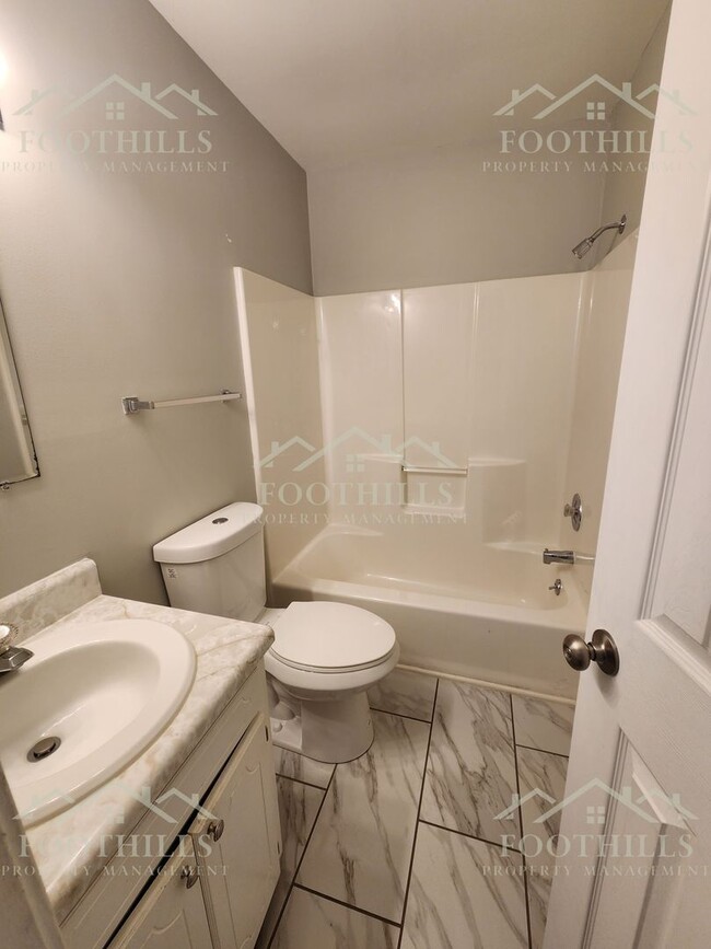 Building Photo - 613 N Pointe Creek