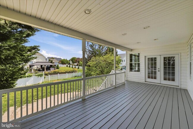 Building Photo - 102 Bramble Ct