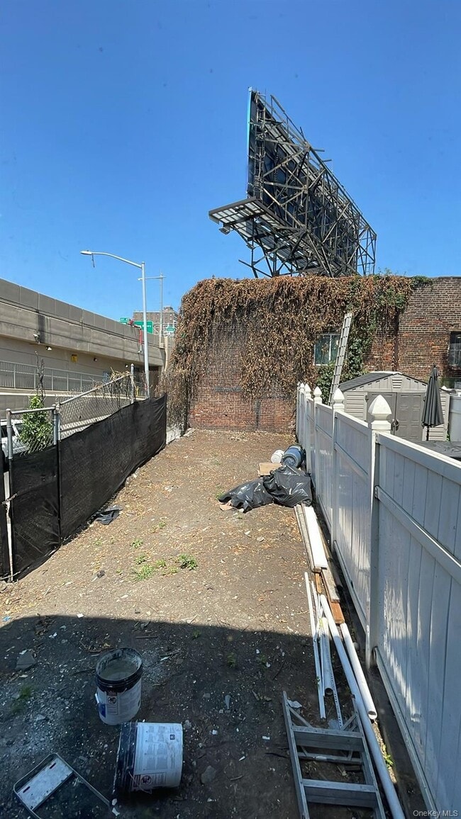 Building Photo - 685 E 132nd St
