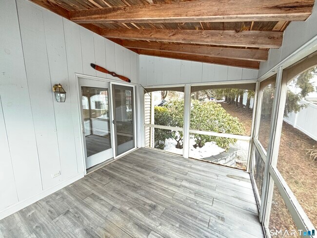 Building Photo - 72 Ingham Hill Rd