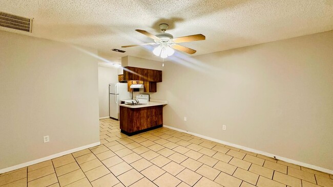 Building Photo - 979 BERKLEY ROAD Unit #4, AUBURNDALE, Florida 33823