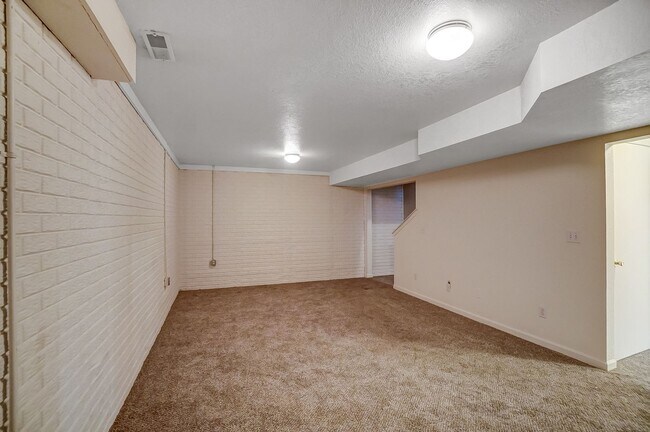 Building Photo - 3612 Willow Run Dr