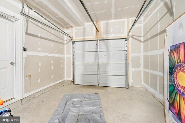 Building Photo - 423 Honeyberry Ln