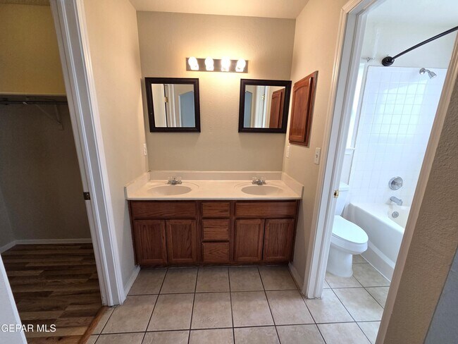 Building Photo - 12640 Gilded Sun Dr