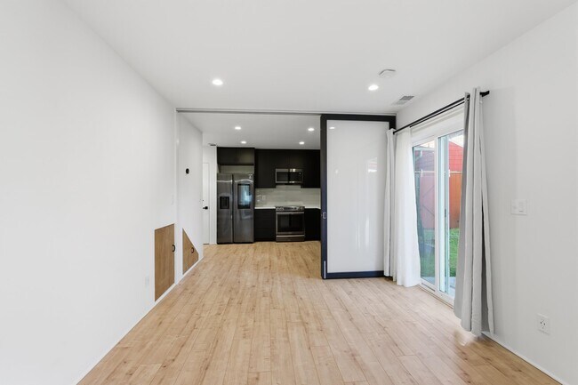 Building Photo - 820 46th St