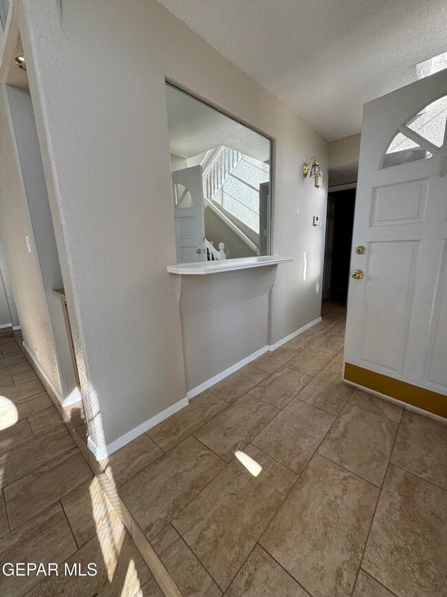 Building Photo - 1801 Garden Gate Way