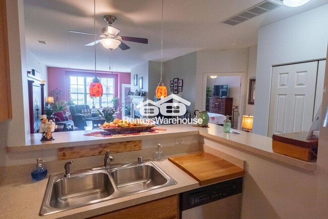 Building Photo - 3872 S Lake Dr