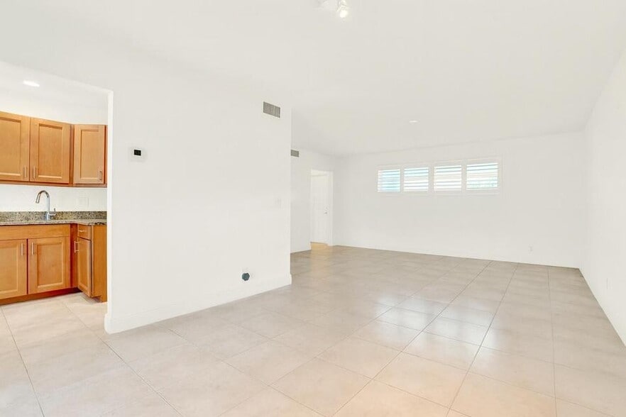 Building Photo - 32 Colonial Club Dr