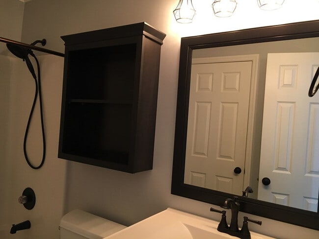 Building Photo - 116 W Middlebury Ln SW