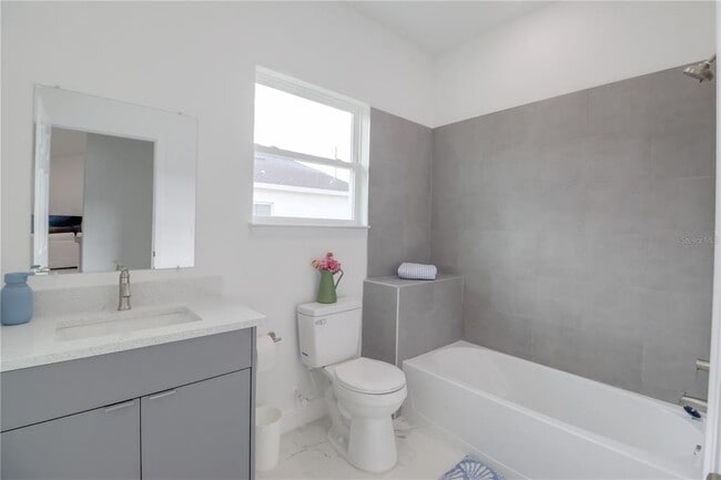 Building Photo - 511 Marion Oaks Ln