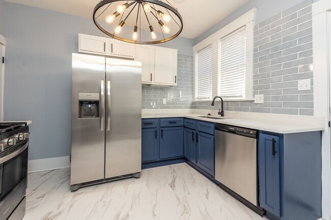 Building Photo - 3BR SFR with Washer/Dryer In Unit & Fenced Backyard in Midtown