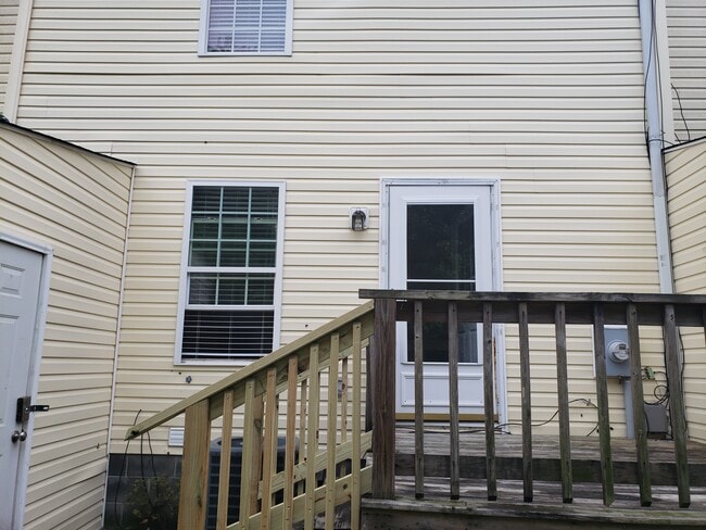Building Photo - 95 Dumot Ct
