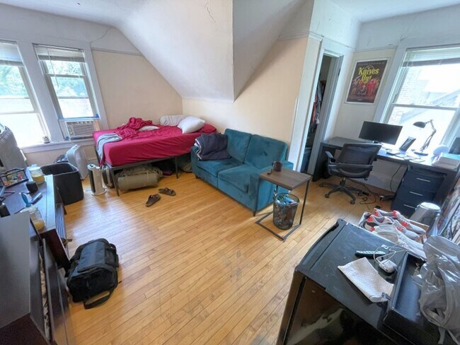 Building Photo - 30 Lathrop St