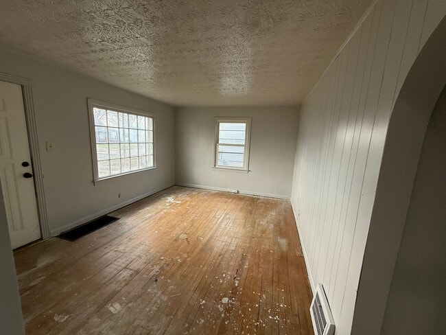 Building Photo - 2-Bed House Canton