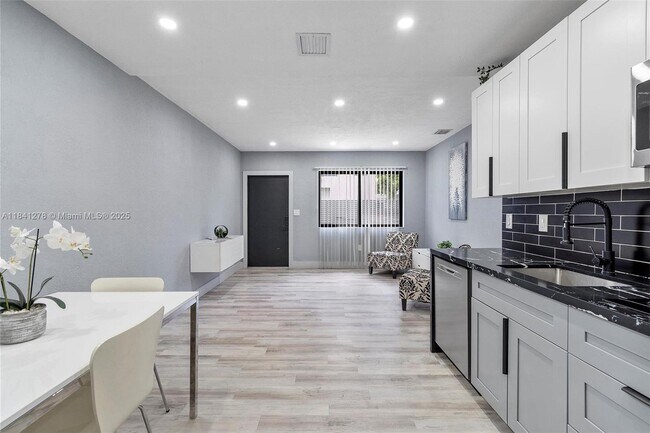 Building Photo - 102 NE 71st St