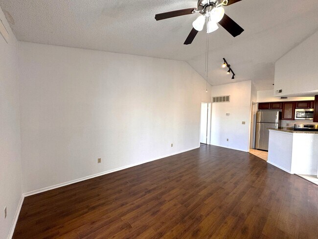 Building Photo - 1948 Lake Atriums Cir