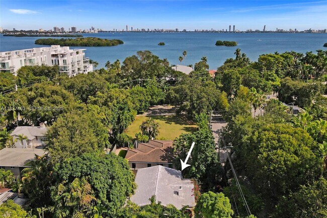 Building Photo - 669 NE 60th St