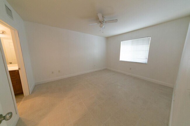 Building Photo - 6510 Emerald Dunes Dr