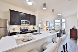 Building Photo - Midtown Vibes, Modern Comfort