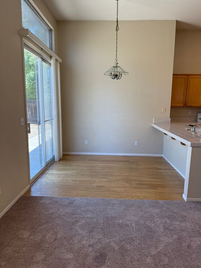 Building Photo - NICE SINGLE STORY HOME NEAR PARK AND SCHOOLS!