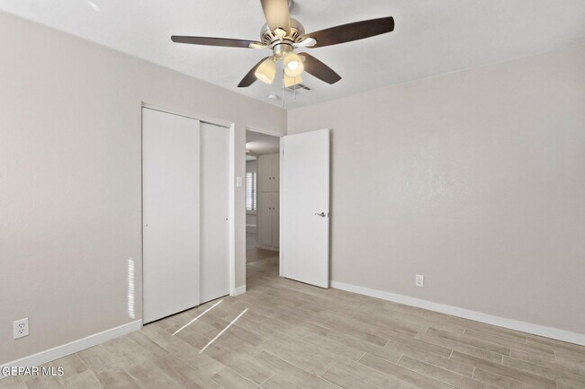 Building Photo - 921 Ash Ln