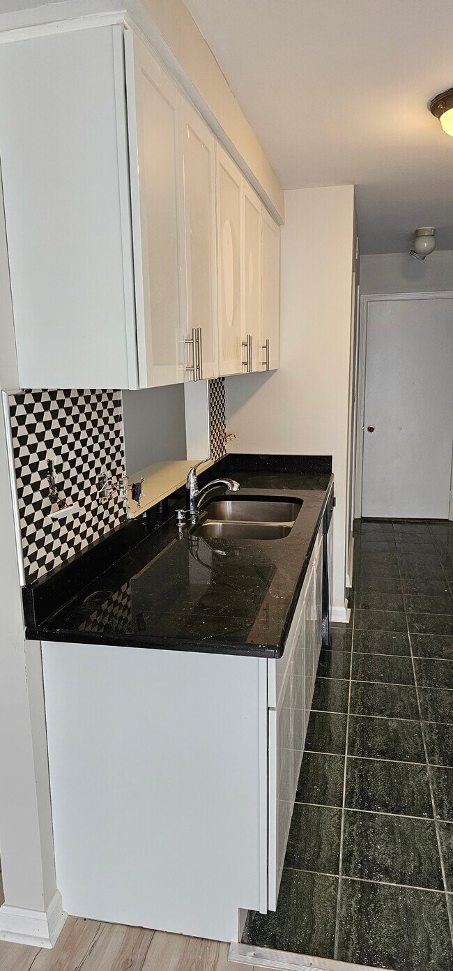 Building Photo - 115 Hazelnut Dr