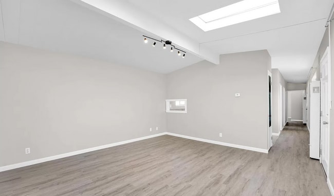 Primary Photo - 3271 Alma St