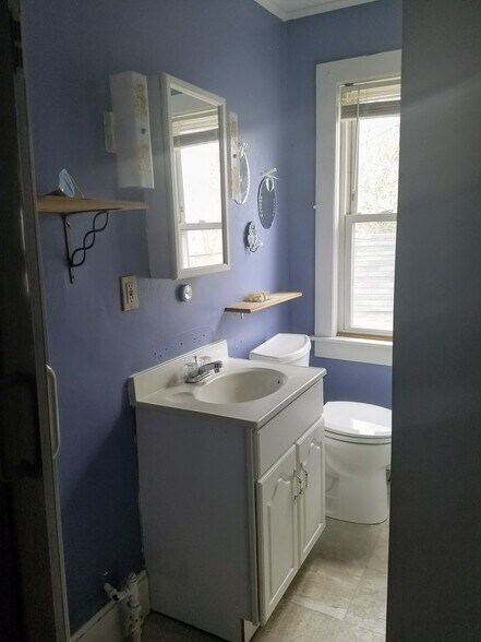 3/4 Bath (shower only, no tub) - 34 Maple St