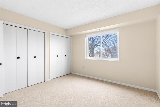 Building Photo - 1745 Edgewood Hill Cir