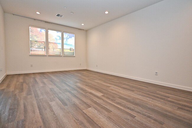 Building Photo - Beautiful Modern 3BR Home in the Heart of Milpitas